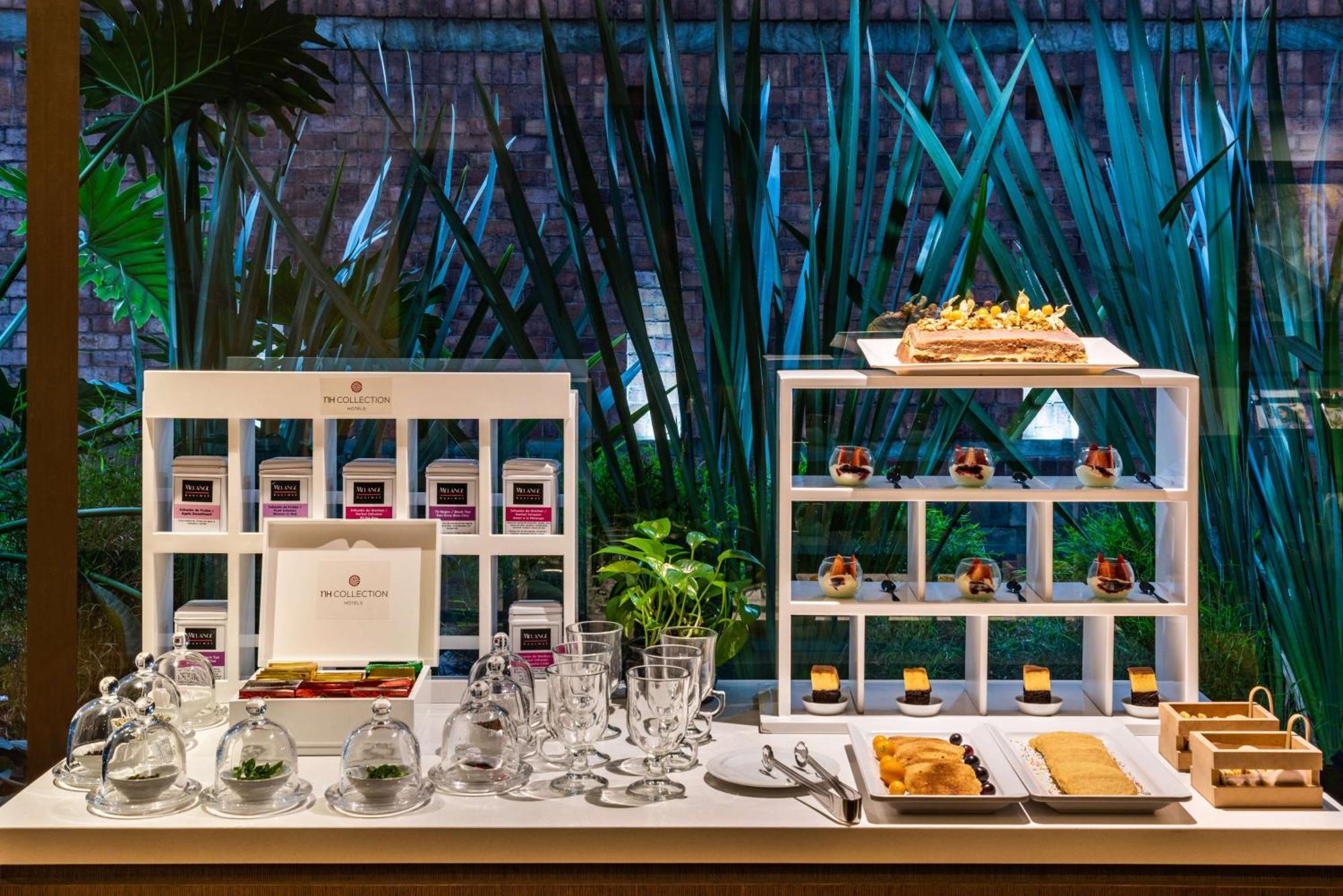 Nh Collection Bogota Andino Royal Hotel Exterior foto A buffet at a hotel
