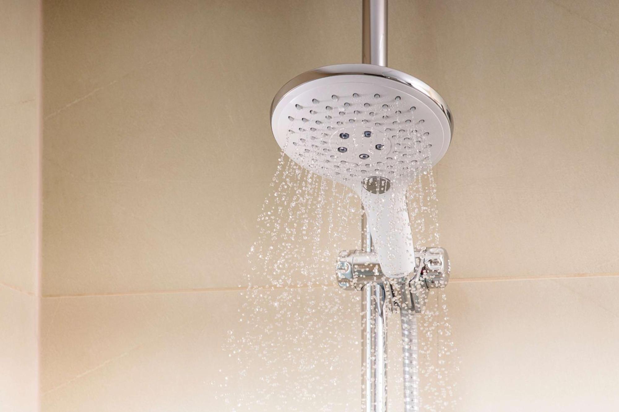 Nh Collection Bogota Andino Royal Hotel Exterior foto A shower in operation