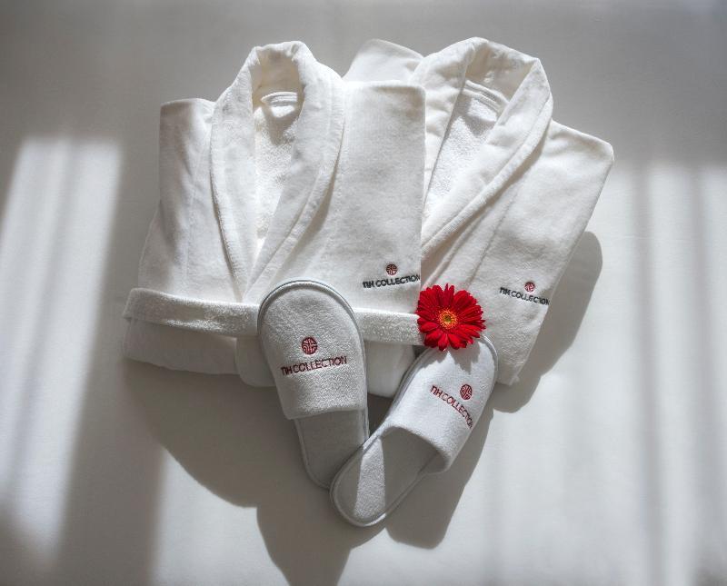 Nh Collection Bogota Andino Royal Hotel Exterior foto A bathrobe and slippers